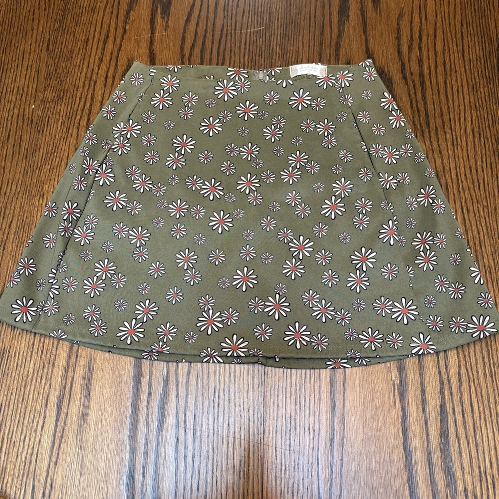 Altar’d State Large Y2K Inspired Olive Green Mini Skirt with Daisies Size Small